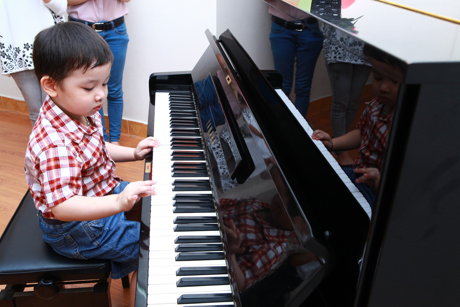 Có nên cho bé học đánh đàn Piano từ sớm hay không?