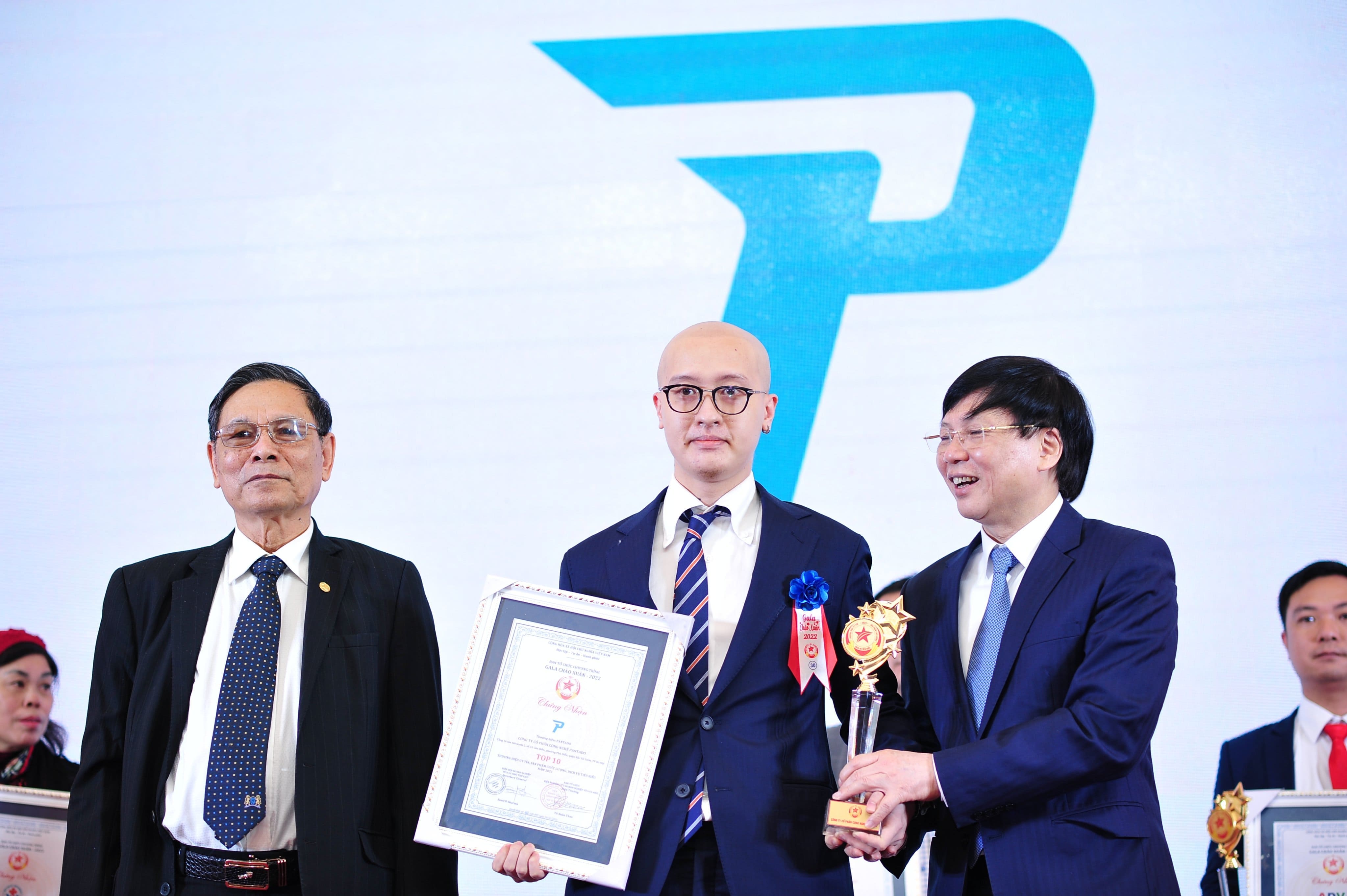 Ông Phạm Mạnh Đức nhận giải Pantado- thương hiệu uy tín, sản phẩm chất lượng, dịch vụ tiêu biểu