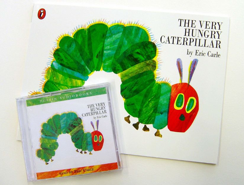 Truyện tranh The Very Hungry Caterpillar với nhiều hình ảnh và màu sắc sinh động