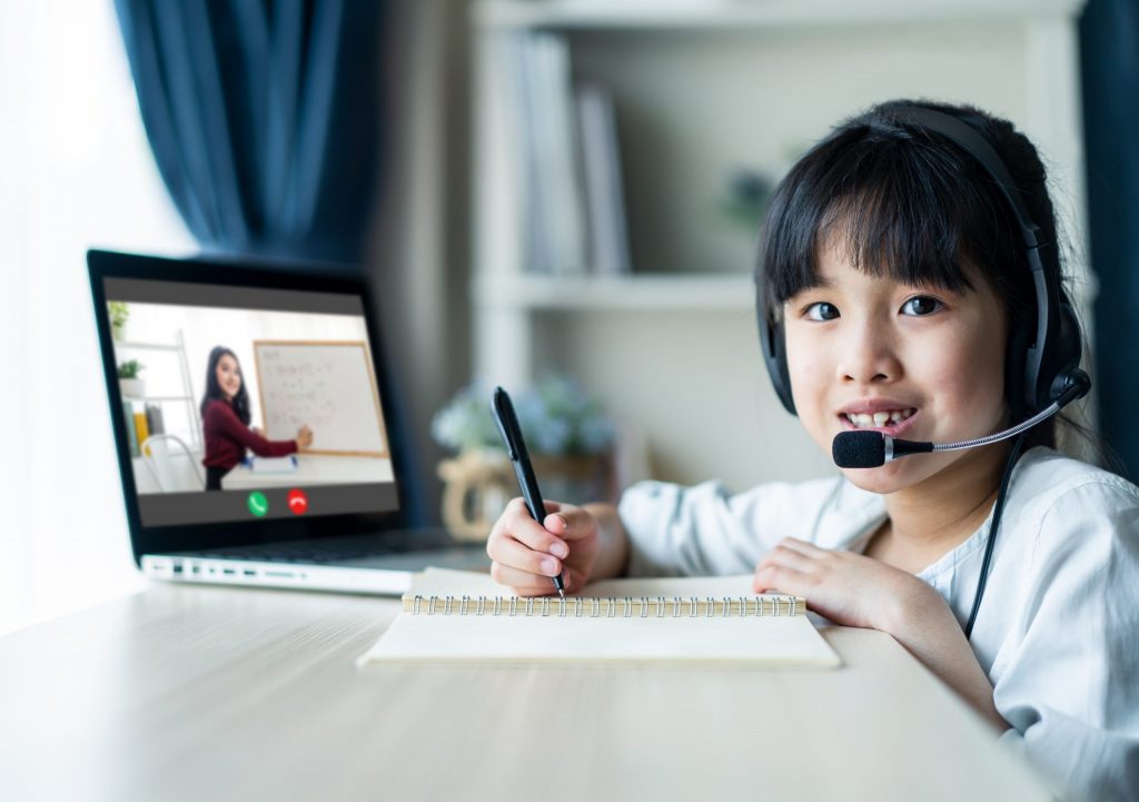 cách bé bắt đầu học nghe tiếng anh