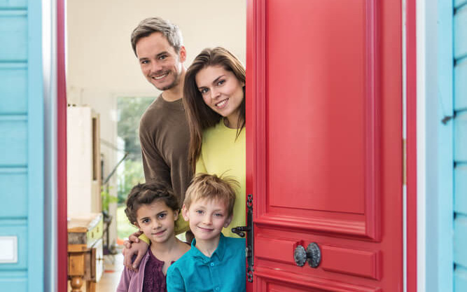 Mẫu câu tiếng Anh giao tiếp khi khách đến nhà