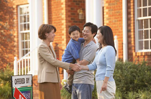 Mẫu câu tiếng Anh giao tiếp khi khách đến nhà
