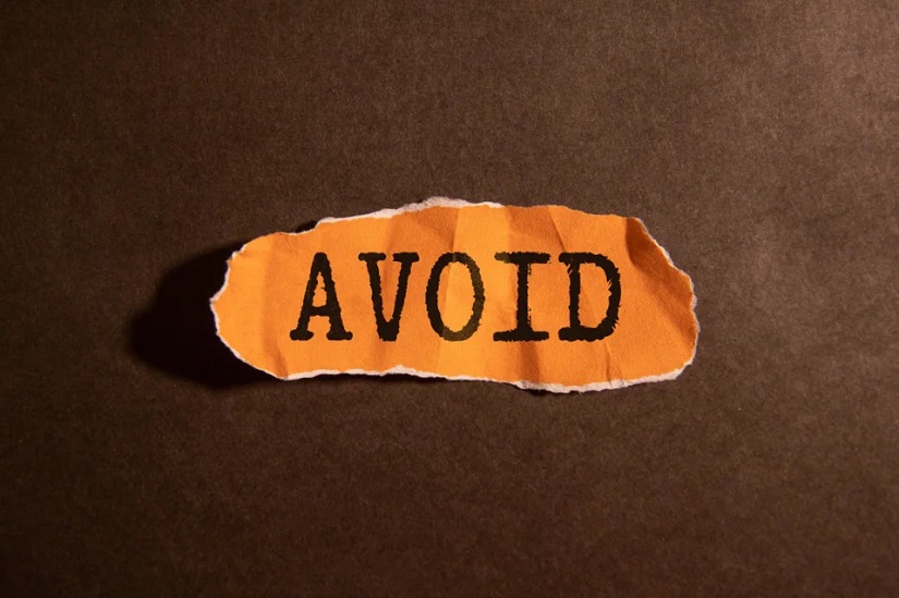 Avoid có nghĩa là tránh, né tránh