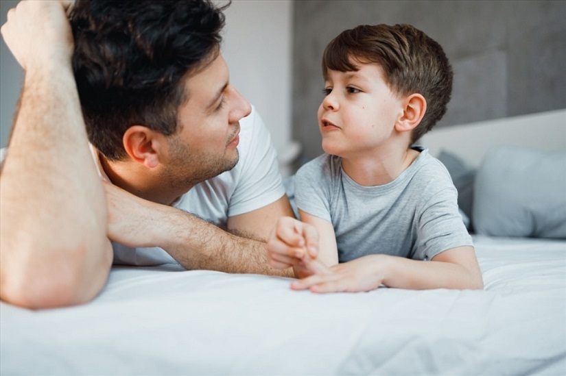 Cha mẹ cần làm gương cho trẻ để nói lời xin lỗi