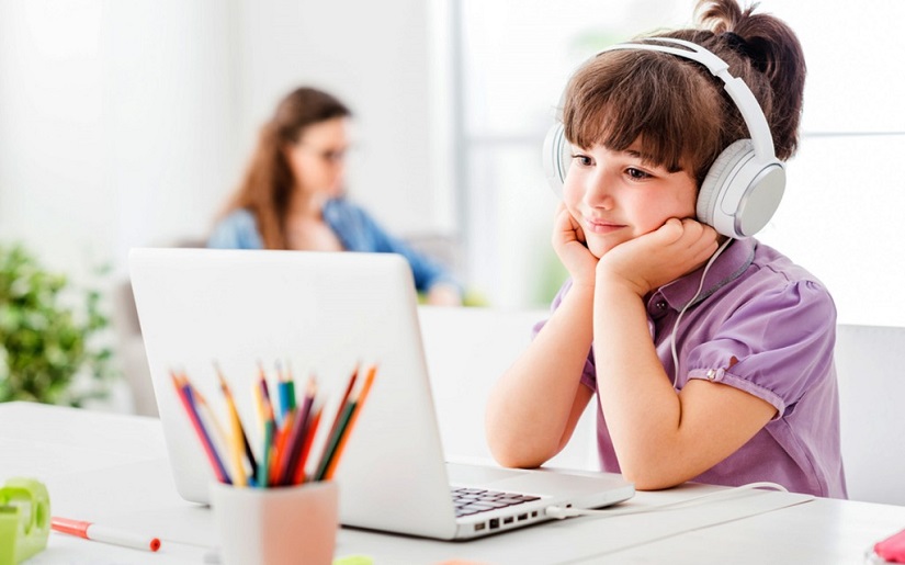 Cho bé luyện nghe tiếng Anh mỗi ngày